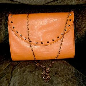 Clutch strap handbag